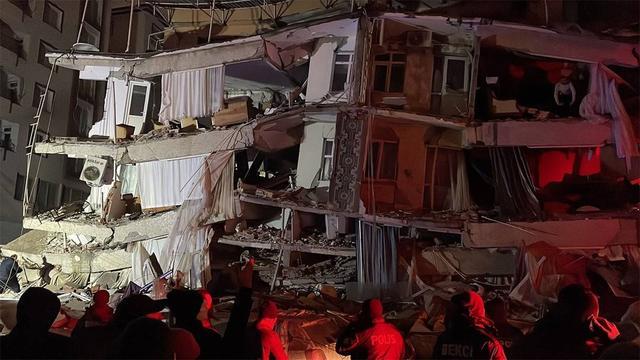 土耳其地震背后的人祸:建筑不达标 让土耳其的许多城市陷入了困境