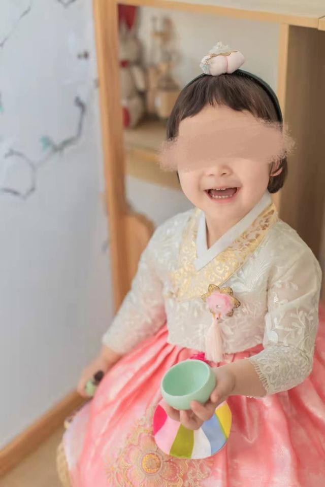 2岁女童被保姆独自留在家中坠亡 检方对保姆作出不起诉决定