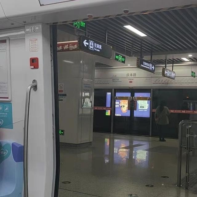 徐州地铁停运站内乘客只出不进 恢复运营时间待定
