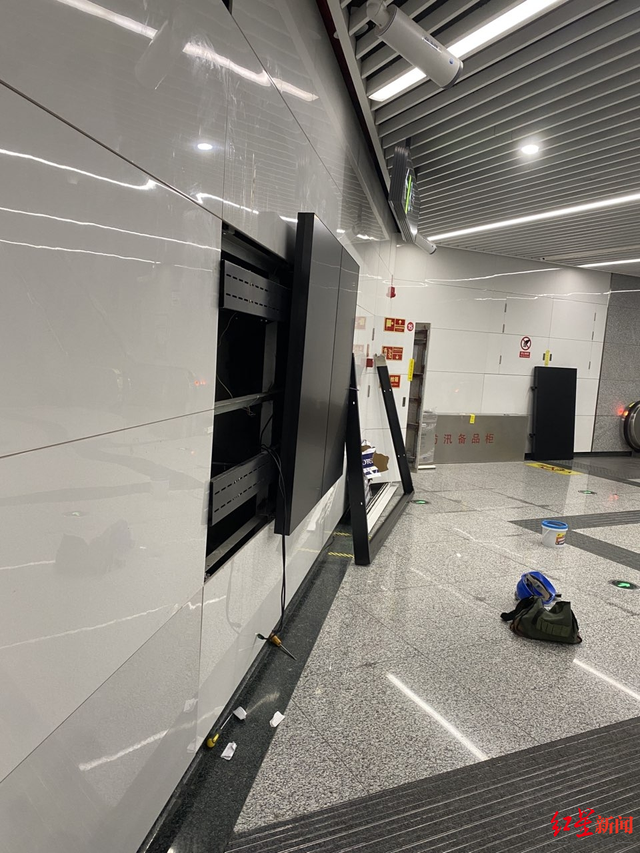 成都地铁回应撞坏1块瓷砖赔1800元 曾提出乘客自行维修方案