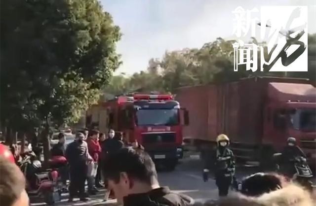 上海一别墅失火3人逃生4人死亡