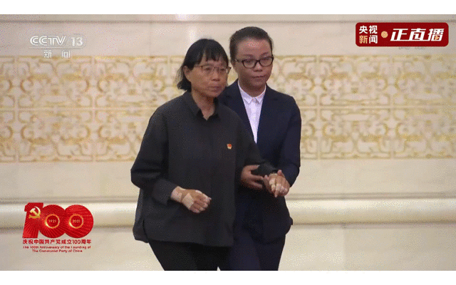新华网评：这一年，见证奉献的力量