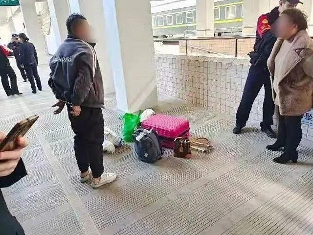 男婴被亲人11万元卖掉