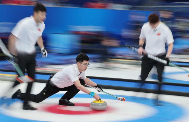 恭喜！中国男子冰壶5∶4战胜丹麦队获首胜