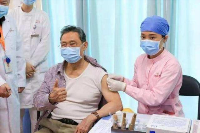 张文宏:新冠没有那么吓人但仗难打 已出现向好迹象