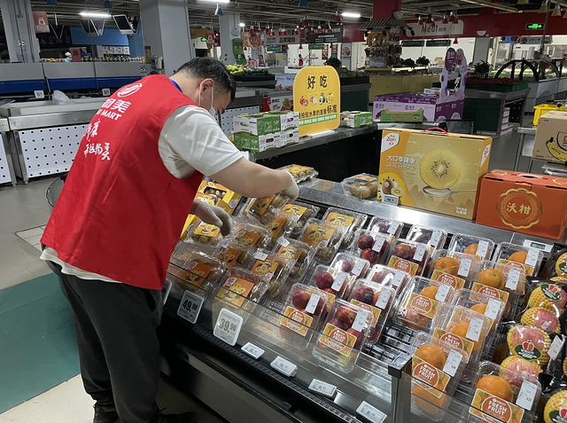北京昨晚超市空置的货架又被填满了