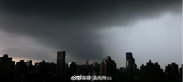 警惕！强雷暴云团向上海靠近 局地可能伴有龙卷