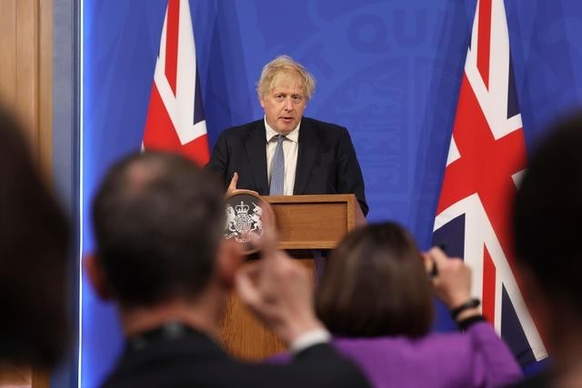 英国首相约翰逊挺过不信任投票