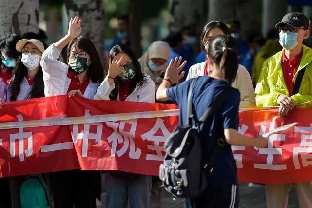 多省高考收官 查分填志愿时间公布
