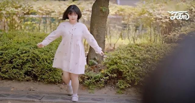 韩国21岁女演员因太童颜演小学生 网友：咱中国这样的女孩多了