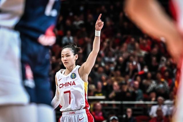 时隔28年重返世界杯4强，中国女篮力克法国 晋级世界杯四强