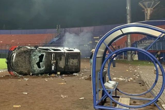 印尼东爪哇体育场暴力事件已致129人死亡