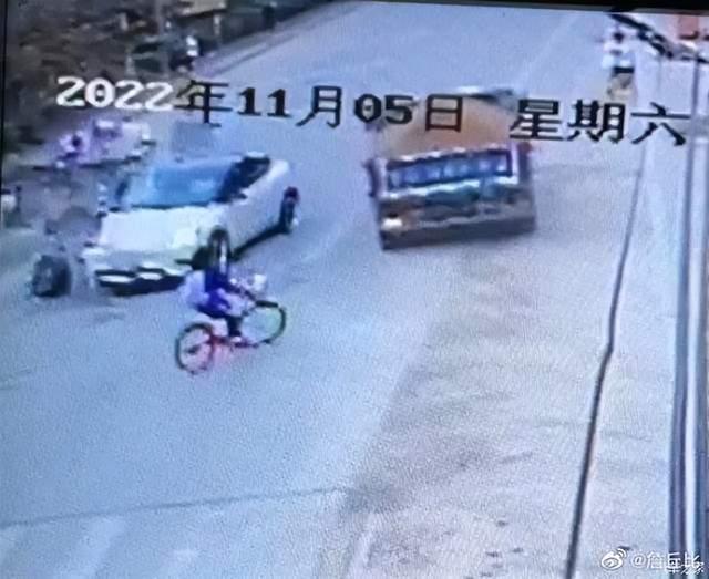 特斯拉失控狂奔连撞多车 致2死3伤 寻求第三方鉴定