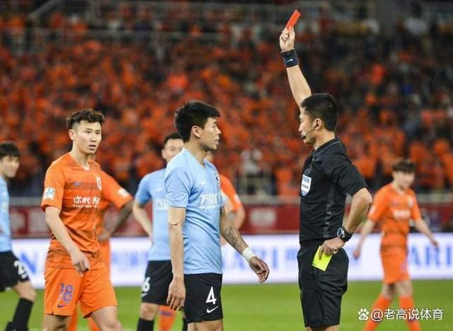 中国裁判20年后再登世界杯舞台 马宁被戏称“卡牌大师”