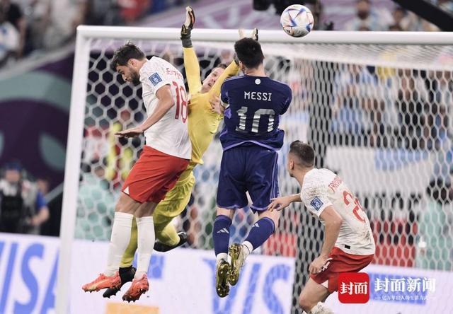 阿根廷2-0波兰 梅西错失点球 两队携手晋级淘汰赛