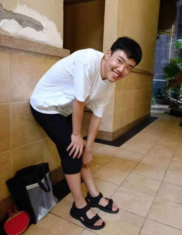 新线索！胡鑫宇学校后山有带着血迹的新棉被出现，会是他吗？