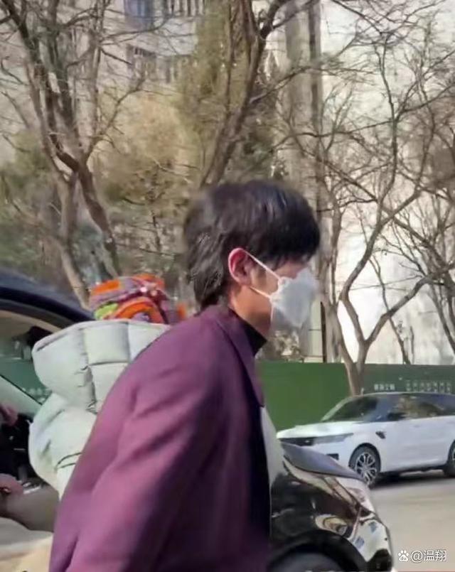 成龙现身央视春晚联排：一点都不像六十多岁的大爷！