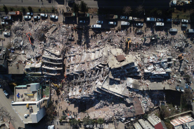土耳其彻查地震中大量建筑倒塌问题，一天签发134份逮捕令！
