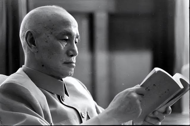 上校不如狗，少将满地走，中将随处有，为什么国军军衔这般廉价呢？