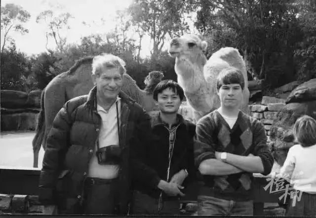 马云现身澳大利亚 身材发福，头发花白