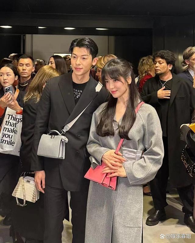 宋慧乔与许光汉同框双方粉丝都惊喜 许光汉米兰时装周造型出圈