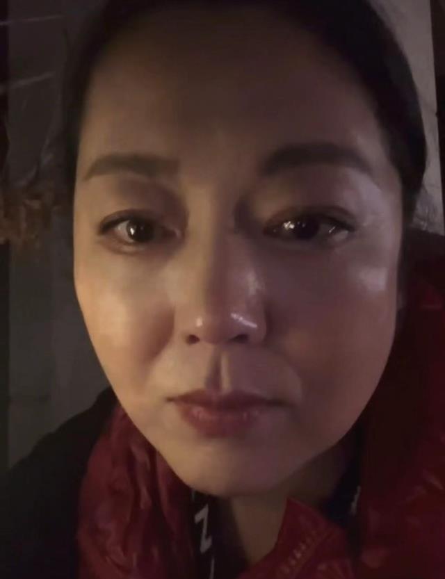 演员王茜华带泪发文惹猜疑是不是抑郁 老师要好好的照顾自己哦