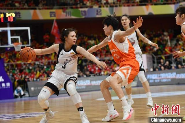 周琦现身WCBA总决赛 四川女篮力克内蒙古，李梦22分2篮板7助攻2抢断