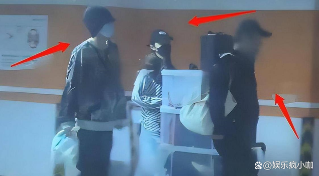 宋轶片场帮白敬亭理头发 两人被爆悄悄热恋中