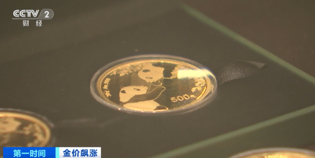 涨了！涨了！黄金价格近期大涨，手持黄金的人排长队变现！
