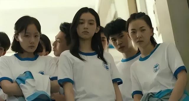 老师用白纸举例教育学生，不要做“揉纸团的人” 拒绝校园霸凌希望每个人都能懂