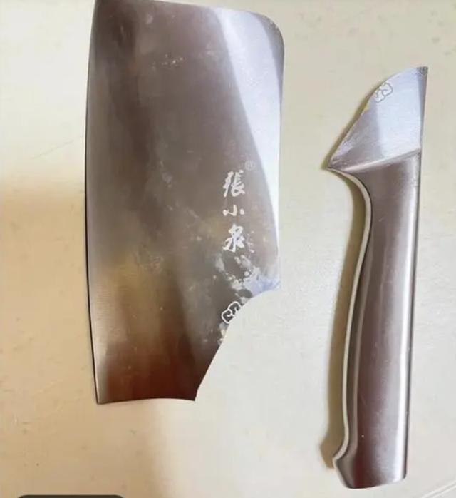 张小泉斩骨刀斩骨时断裂 客服：怪你刀法食材不对