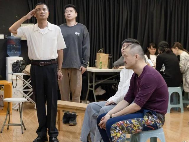 演员文章38岁满头白发，看起来憔悴无比 多次复出效果不佳