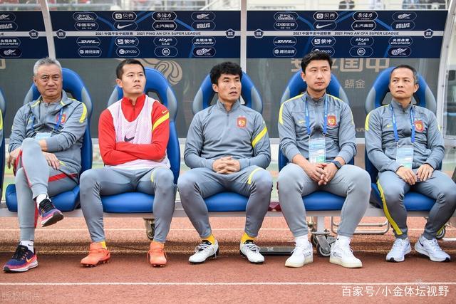 中国足坛传来最新消息 前国足队长广州队助教黄博文离任！