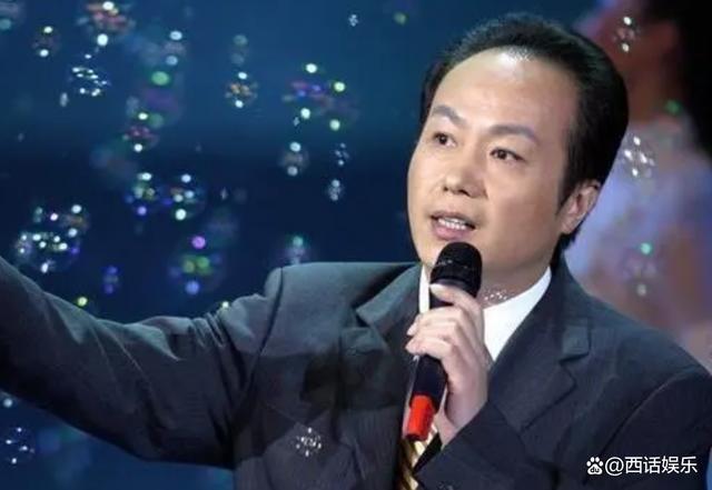韩国主持人流鼻血仍播报 对不起！虽然很敬业但是画面却十分搞笑