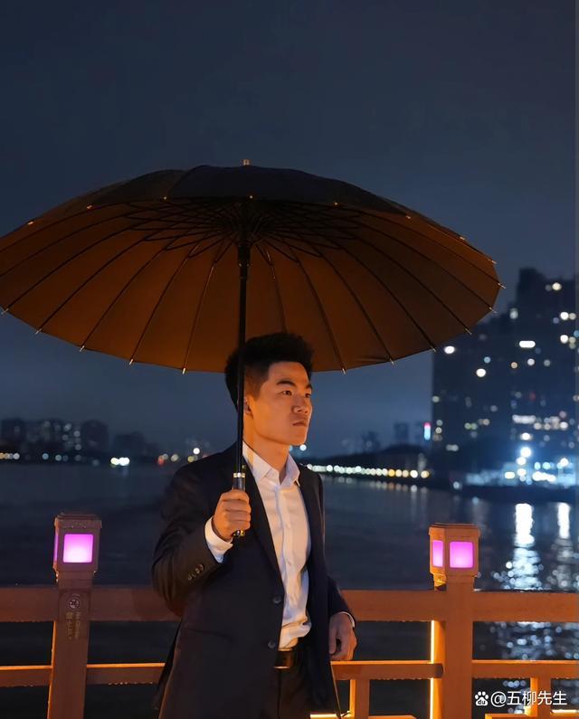 董宇辉撒贝宁北大录制《开讲啦》路透！现场反响热烈