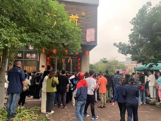 网友在顺德偶遇邓超