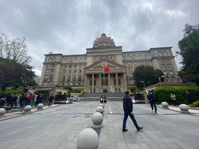 重庆姐弟坠亡案二审开庭 重庆姐弟坠亡案生父三封忏悔信曝光 外公外婆：盼维持死刑判决告慰孩子！