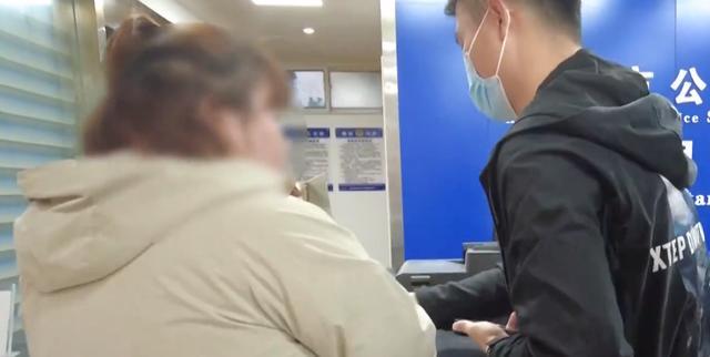 小伙网恋对象是离异大妈：前后花费80万元