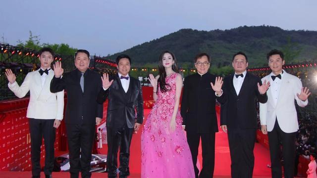第十三届北京国际电影节举办开幕红毯仪式：《传说》官宣阵容 张艺兴古力娜扎同框！