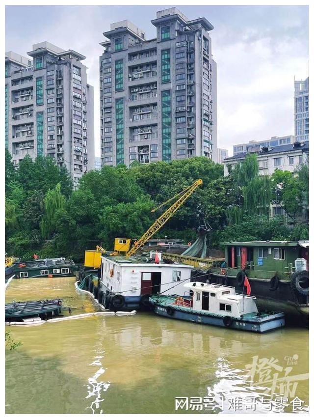 一货船在京杭运河杭州段沉没 无人伤亡 杭州运河沉船救援仍在继续 预计持续到明天下午！