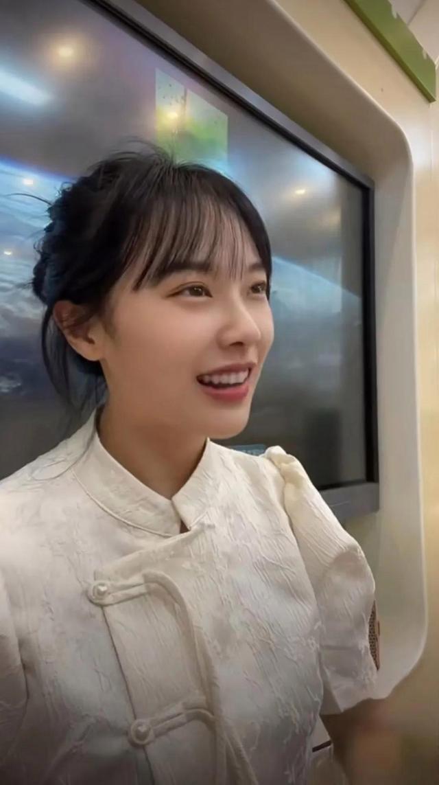 女幼师靠“挖呀挖呀挖”一首歌走红 在孩子心中播种子也打动成千上万的成年人