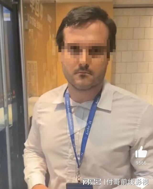 5岁男孩被老外骂滚开！网友：自找没趣