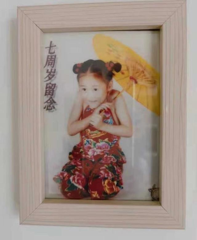 陈雨菲小时候拍摄的写真小陈雨菲爱动,但更能吃苦,刚好她上大班那年