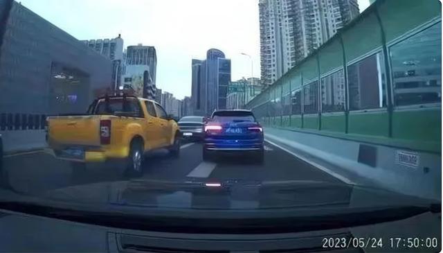 上海高架斗气车主或涉什么罪名?危险驾驶需担刑责