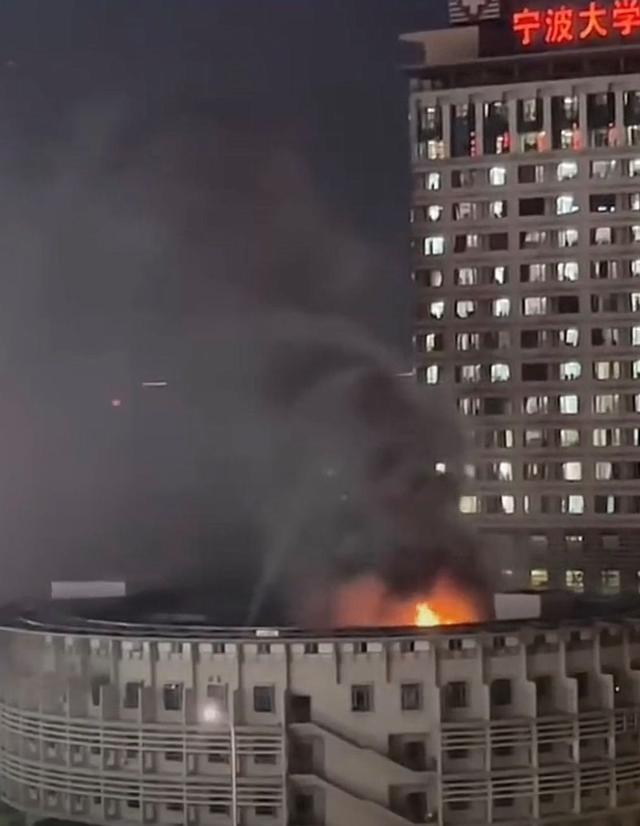 宁波一医院突发火灾 当地回应：无人员伤亡已扑灭