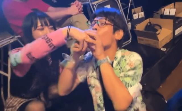 日本女团成员灌男粉喝洗洁精 脑残粉丝替偶像洗白