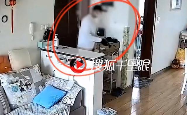 女子回家忘关门陌生男子直接闯入 打照面后男子撒腿就跑为了安全没追上去