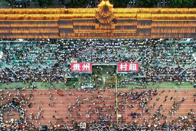 董路炮轰村超像跳广场舞的同时，是否还记得作为一个足球人的初心与热爱？