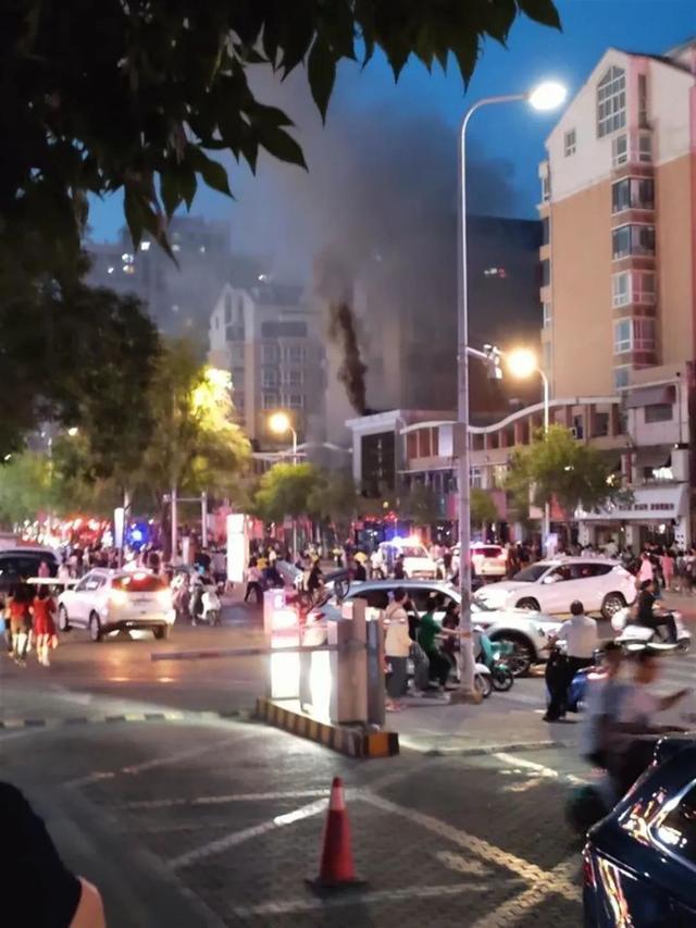 烧烤店爆炸报警人:更换阀门时爆炸 爆炸前一小时左右闻到有煤气泄漏