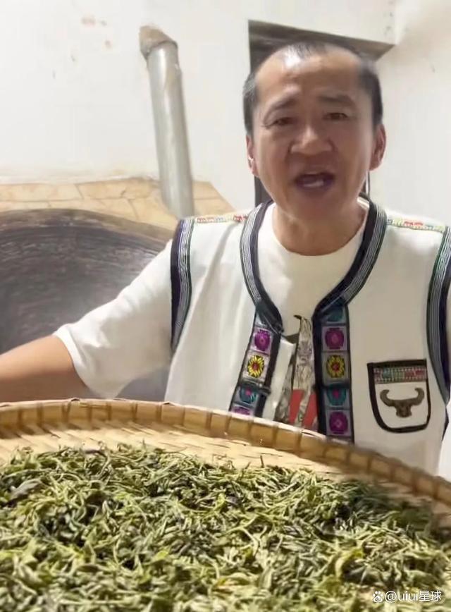 李嘉明卖茶叶被赶出酒店 引起网友热议